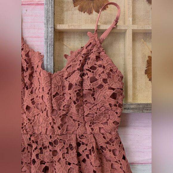 Astr the Label Dark Pink Lace A-line Midi Dress XS Wedding Cocktail Formal - Picture 4 of 5